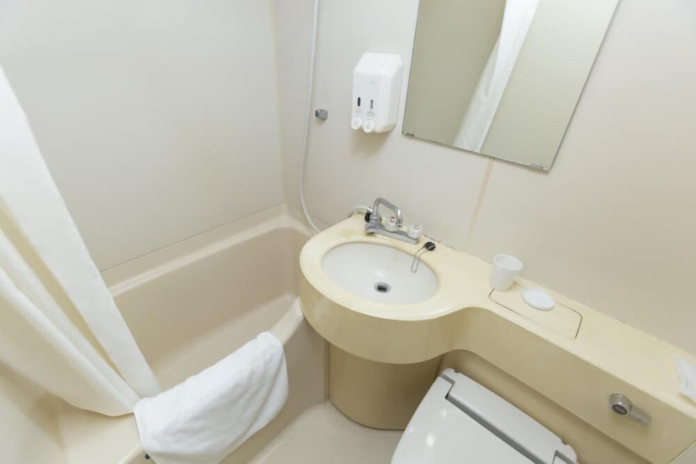 Basic Single Room, Non Smoking (with private bathroom)