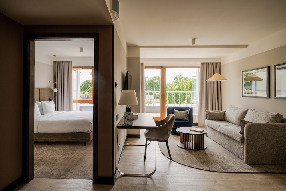 Deluxe Suite, 1 Queen Bed with Sofa bed, Balcony - Photo 1