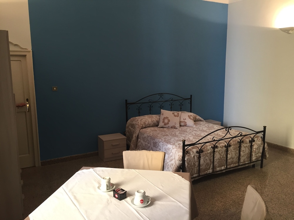 Classic Quadruple Room, Harbor View photo 3