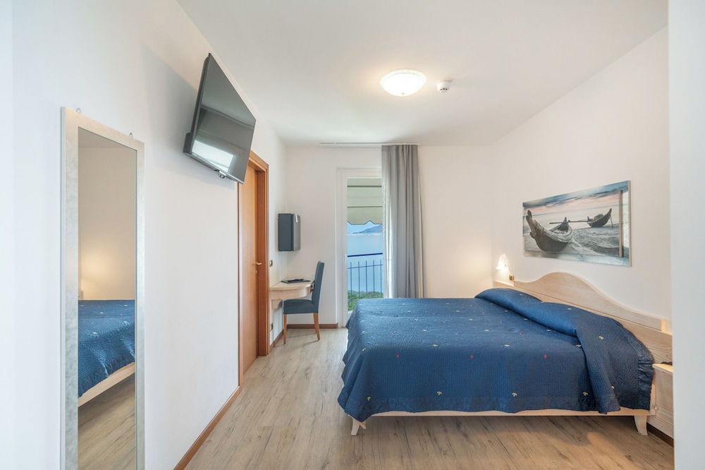 Panoramic Double Room photo 2
