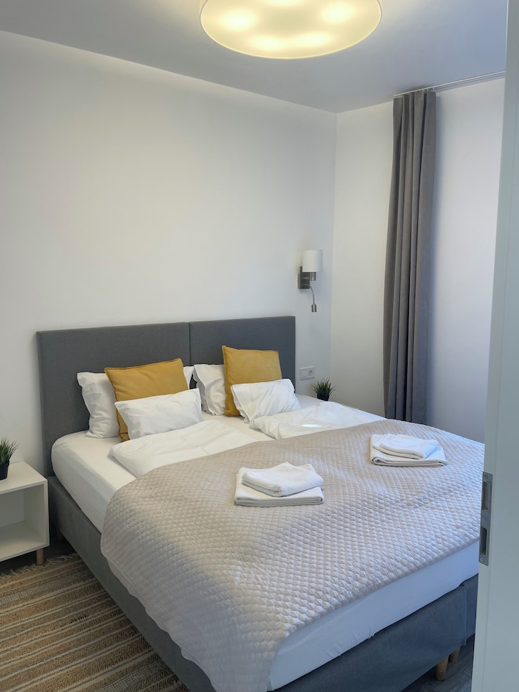 Deluxe Apartment, Balcony, Park View