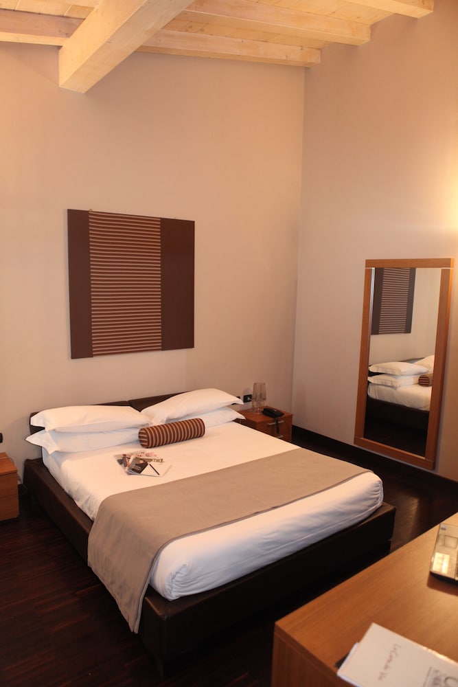 Standard Room photo 2