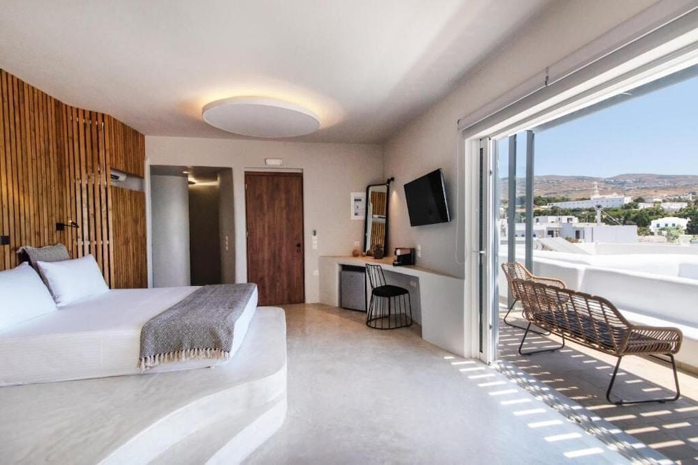 Deluxe Suite with Panoramic Sea View - Photo 5