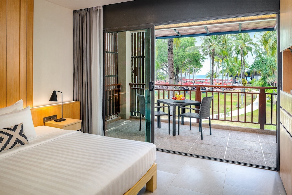 Deluxe Room, 1 King Bed (Oasis) - Photo 9