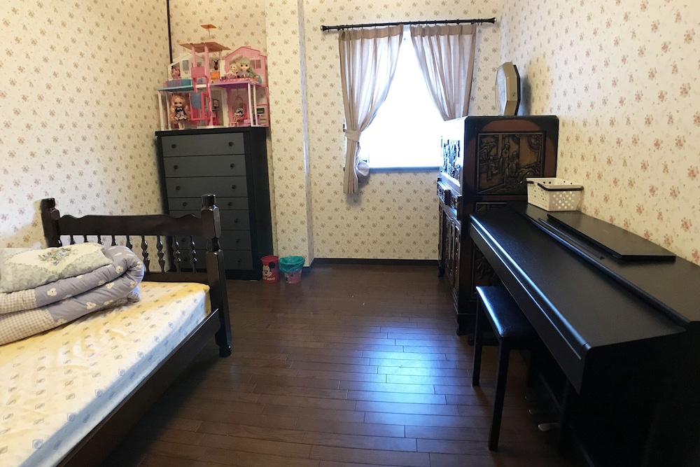 Elite Single Room, Shared Bathroom photo 2