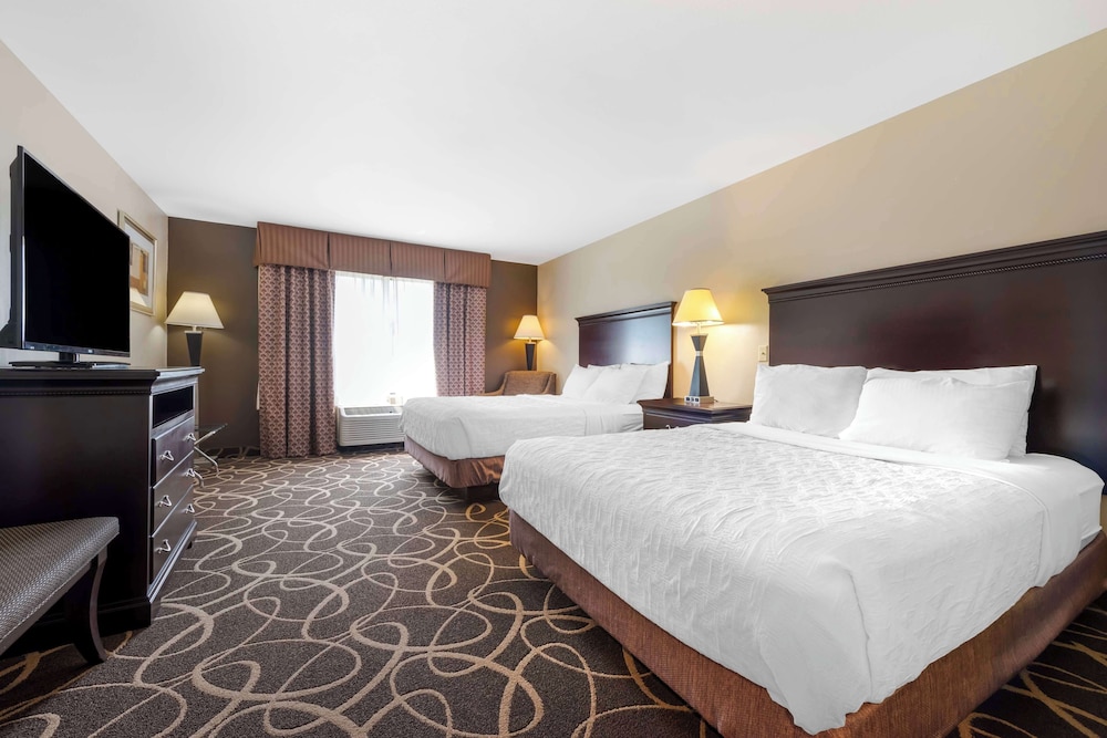 Suite, Multiple Beds, Accessible, Non Smoking (Bathtub) - Photo 1
