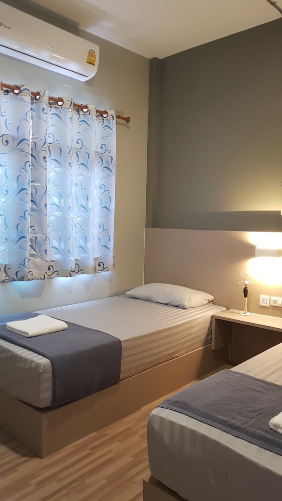 Twin Room with Shared Bathroom - AC photo 3