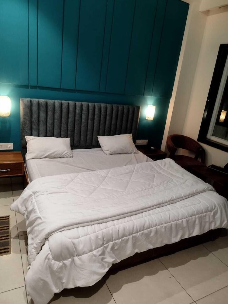 Standard Double Room - Photo 14