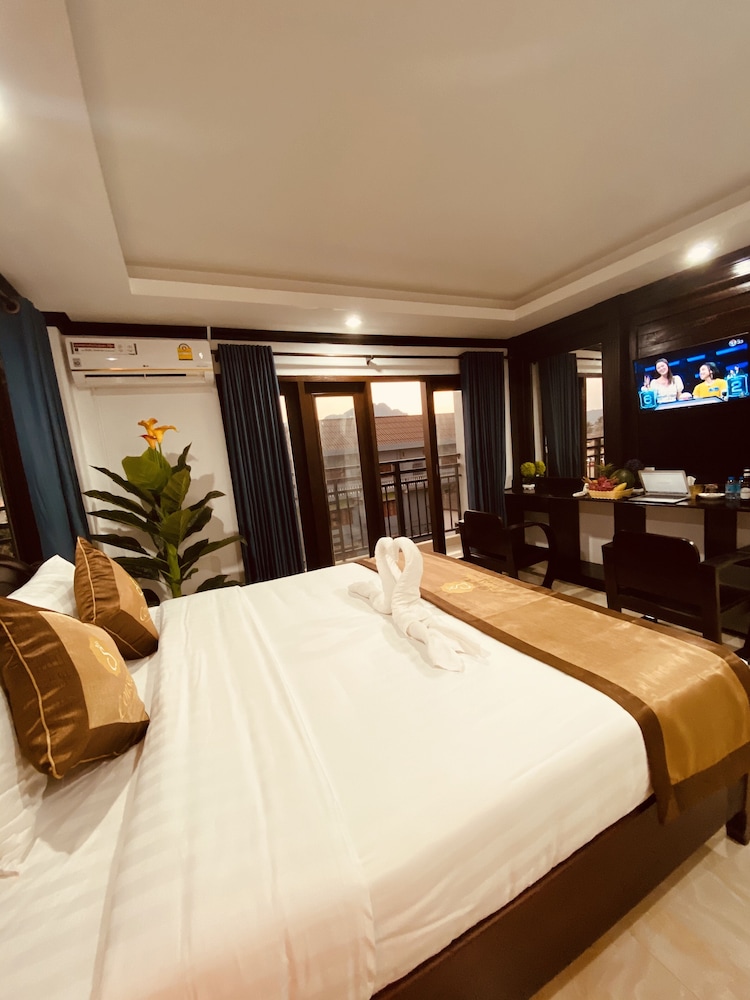 Deluxe Double With Balcony - Photo 11