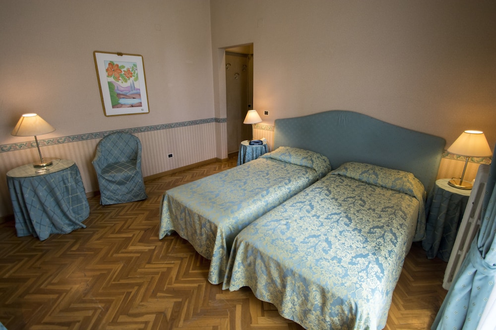 Double Room - Photo 6