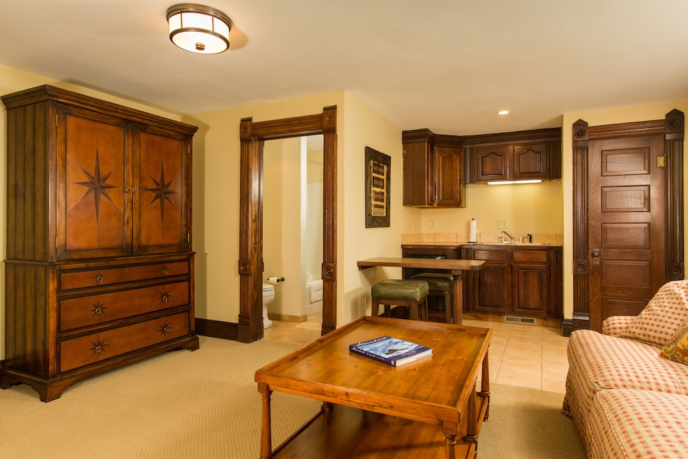 Emerald Suite (1 Queen Bed) photo 2