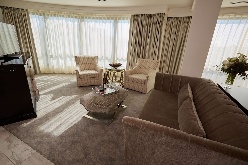 Presidential Suite, 1 King Bed, Non Smoking, Jetted Tub (Living Room;with Sofabed) photo 3