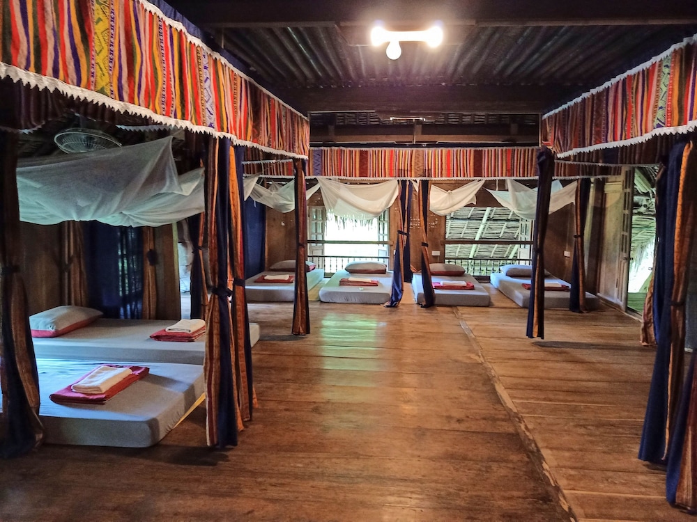 Bed In 14-Bed Mixed Dormitory (Mattress Only) photo 1