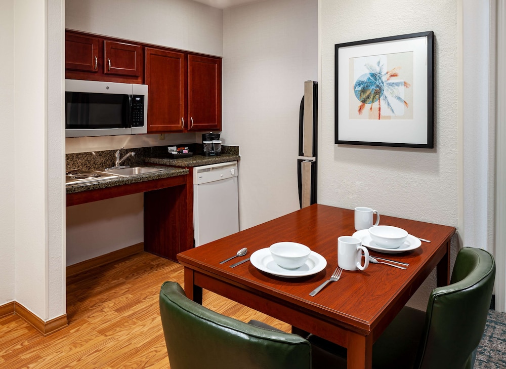 Suite, 1 King Bed, Accessible (Mobility & Hearing, Roll-in Shower) - Photo 3