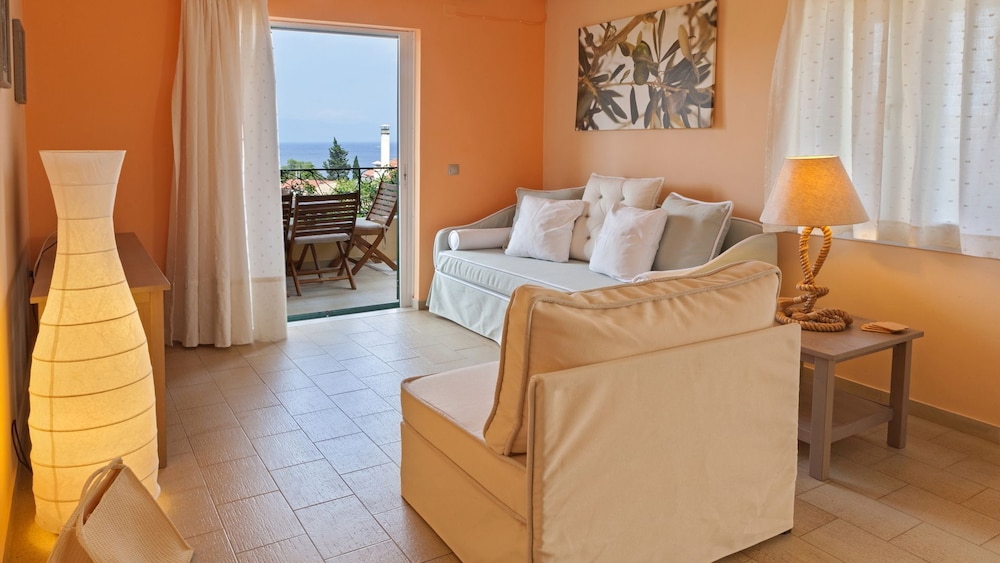 Grand Apartment, 2 Bedrooms, Sea View photo 3