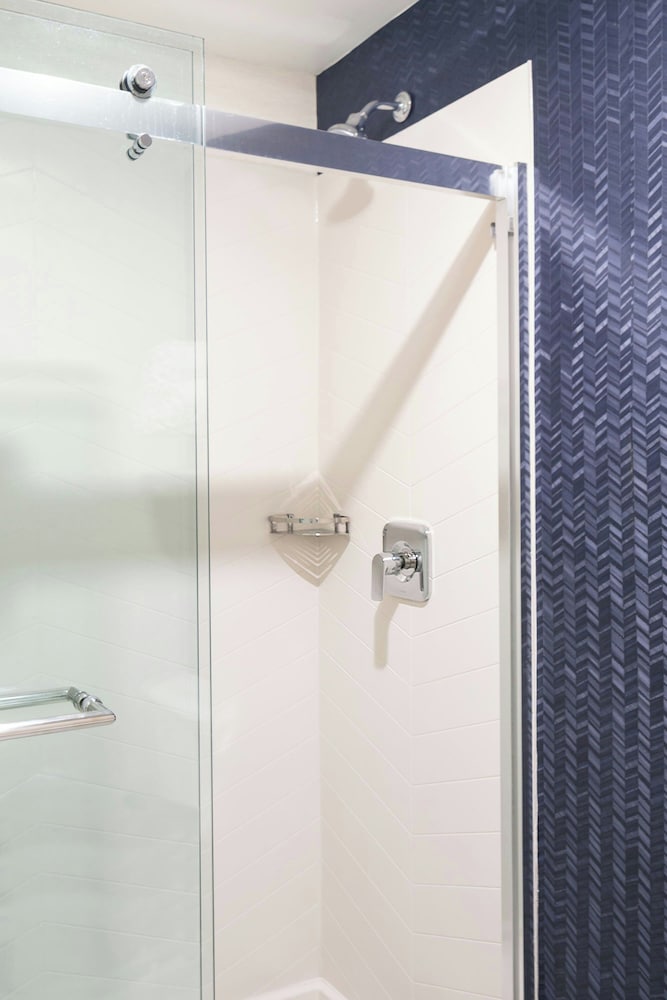 Room, 2 Queen Beds (Hearing Accessible) - Photo 4