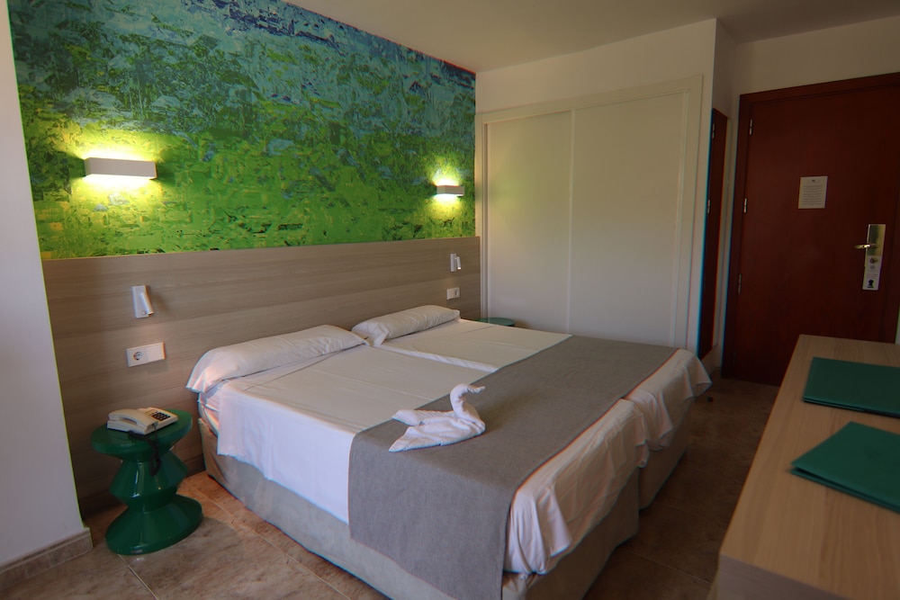 Basic Room, 1 Double Bed, Garden View