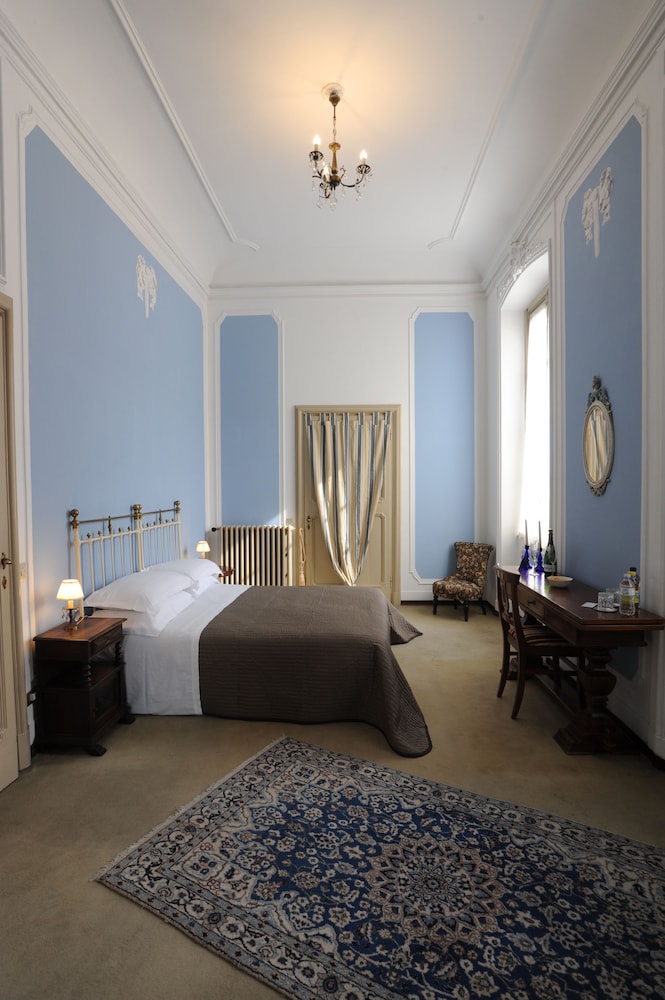 Deluxe Suite, 1 Bedroom, Ensuite photo 1