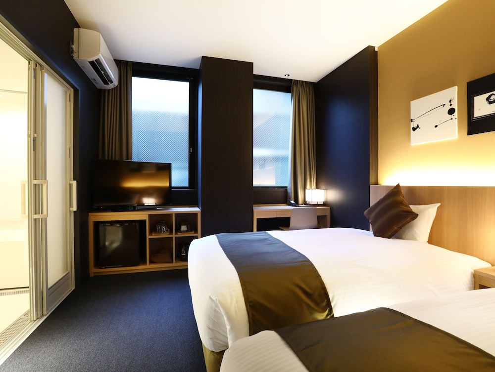 Universal Twin Room