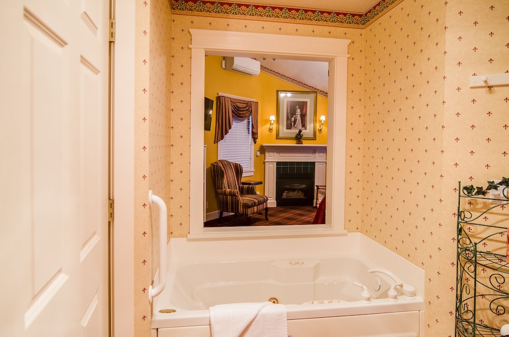 Room, Private Bathroom (SHEILA - #316) photo 3