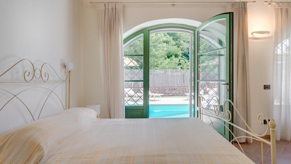 Villa photo 1