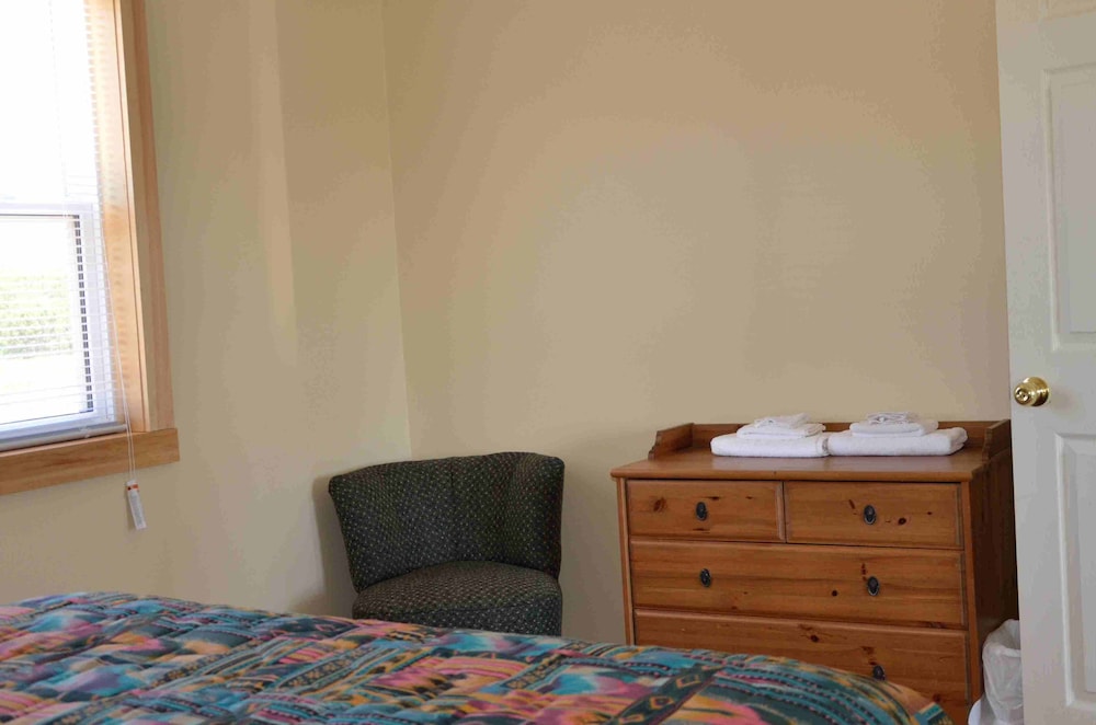 Family Cottage, 2 Bedrooms, Lake View (Unit 6) photo 2