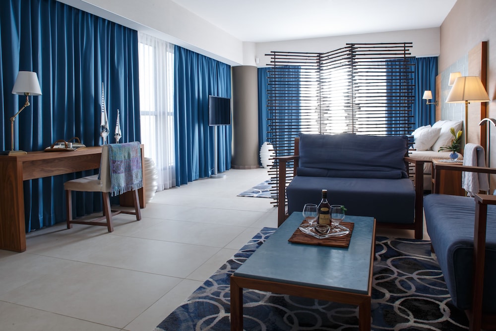 Panoramic Deluxe Room with Balcony and Sea View photo 1