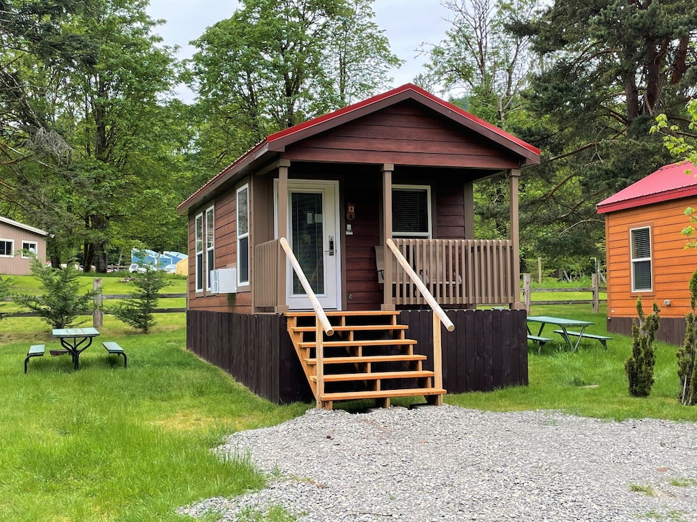Cabin 13 photo 1
