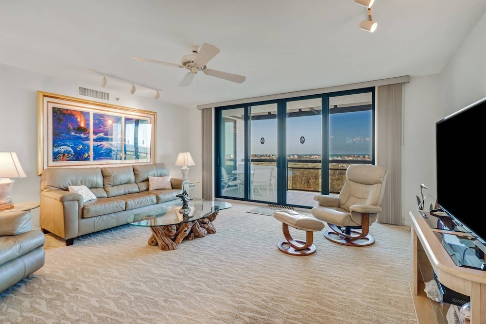 Condo (18120 San Carlos Blvd PH5)