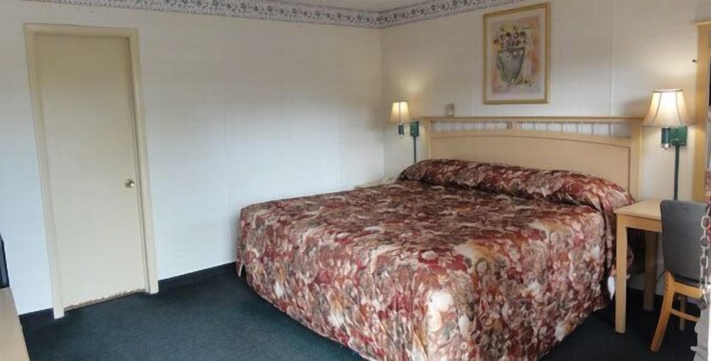 Standard Room, 1 King Bed photo 2