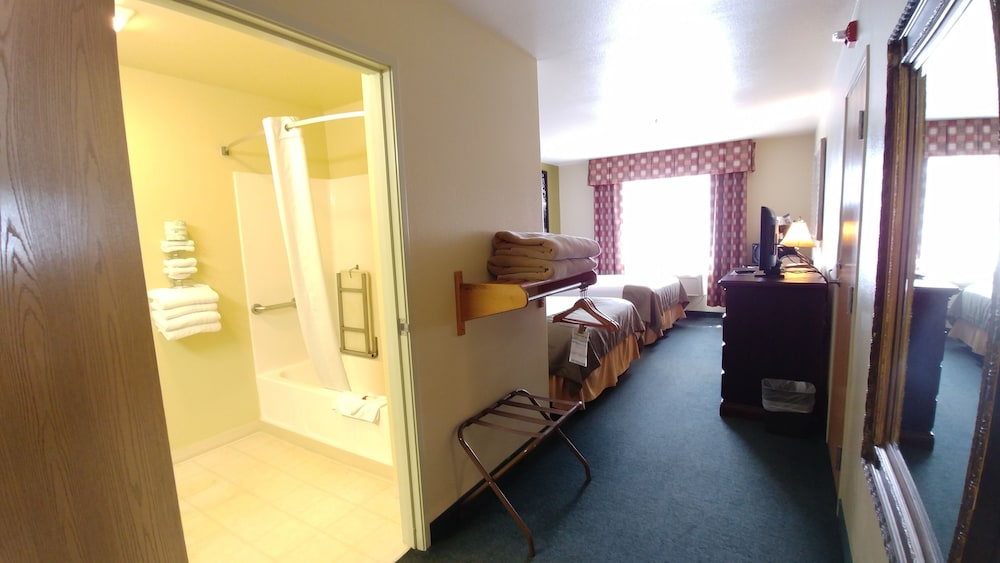 Room, 2 Queen Beds, Accessible, Non Smoking (Mobility Accessible) - Photo 5