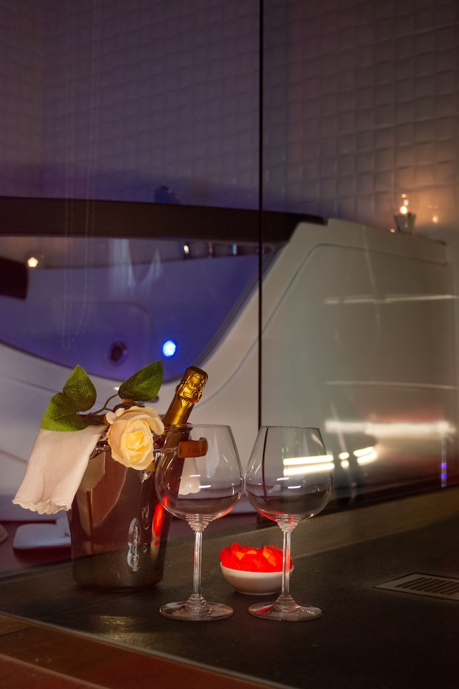 Romantic Studio Suite photo 3