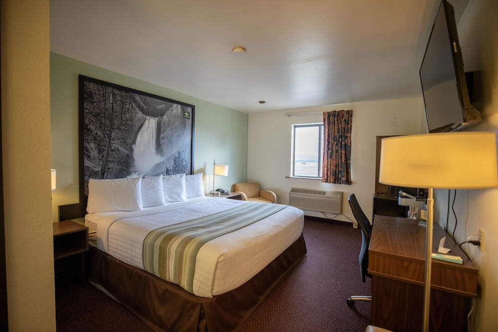 Standard Room, 1 Queen Bed, Accessible photo 2