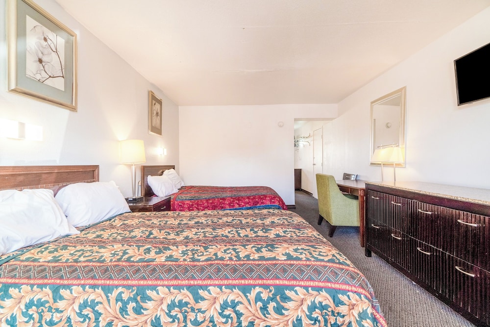 Standard Room, 2 Double Beds photo 2