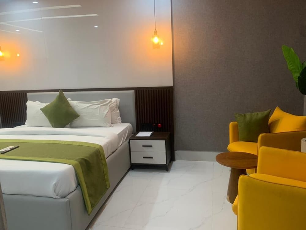 Family Apartment, 2 Bedrooms, Mobility Accessible, 2 Bathrooms