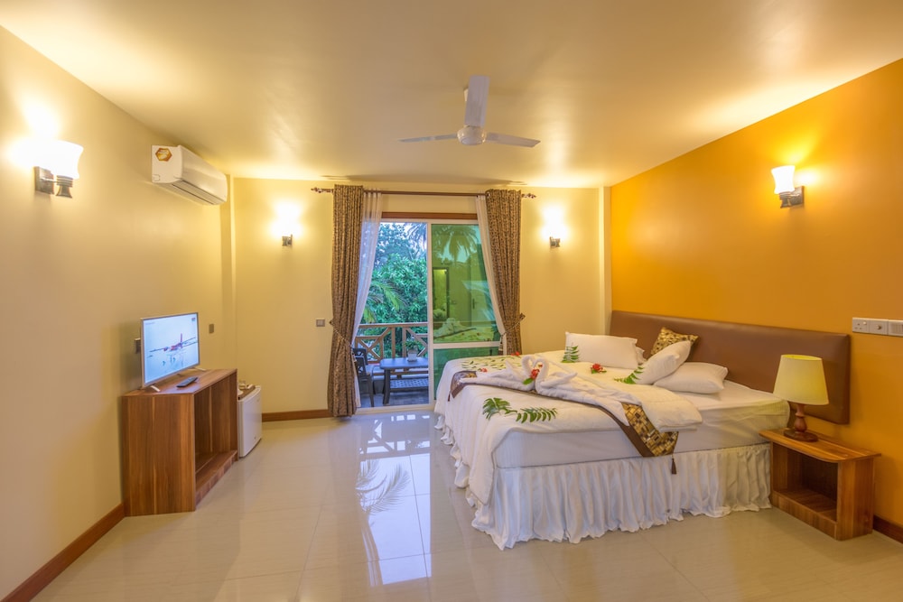 Deluxe Double Room with Balcony photo 2