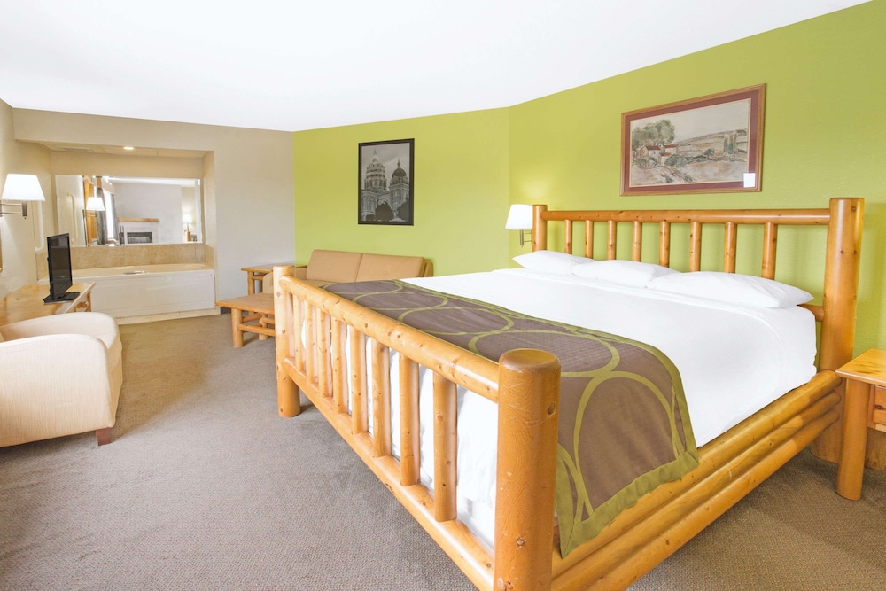 Suite, 1 King Bed, Non Smoking (2 Room Suite) - Photo 2