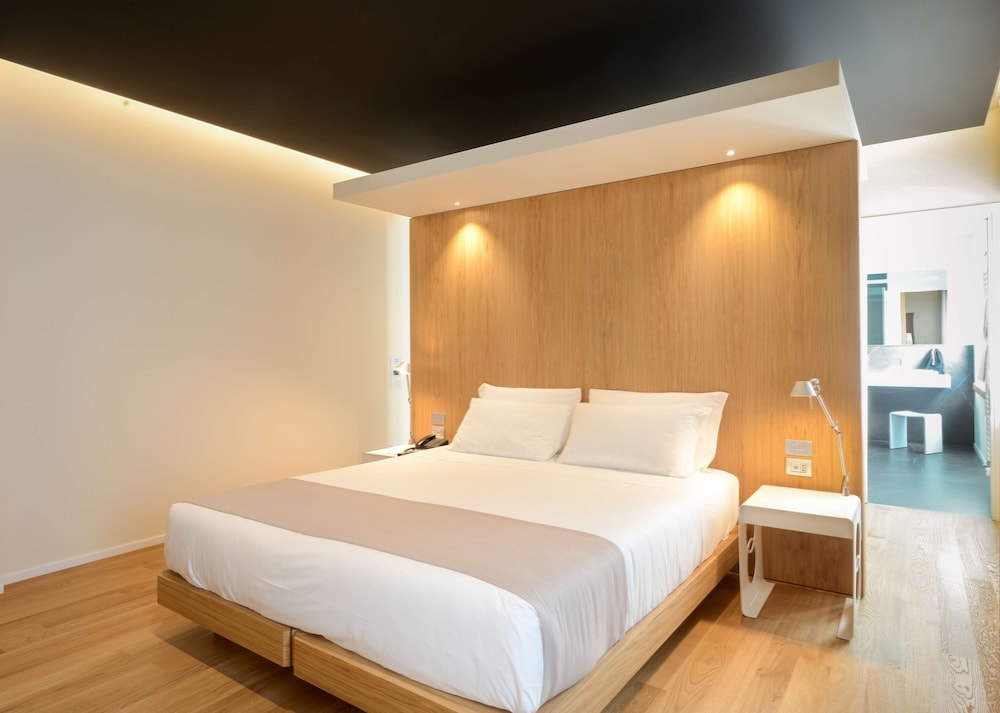 Superior Room, 1 Queen Bed - Photo 16