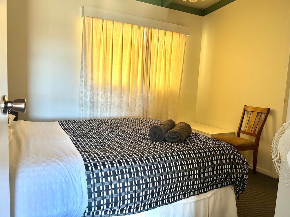 3 Bedroom Spa cottage photo 2