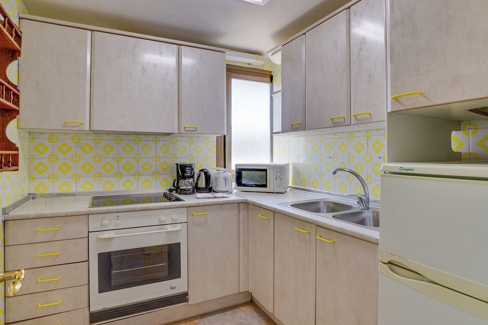 Family Apartment, 1 Bedroom, Sea View, Beachside