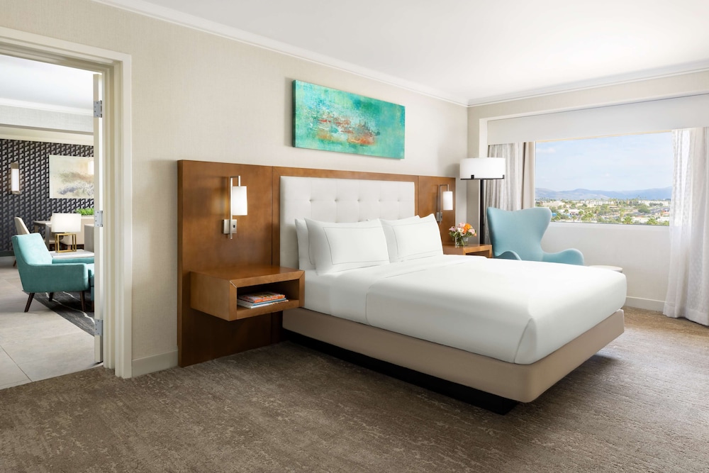 1 King 1 Bedroom Executive Suite photo 1