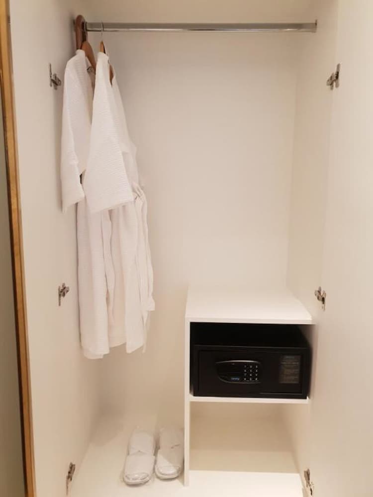 Deluxe Studio