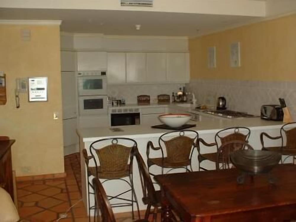 Standard Apartment, Multiple Bedrooms, Non Smoking, Kitchen (3 Bedrm Waterfnt Villa-2n) photo 3