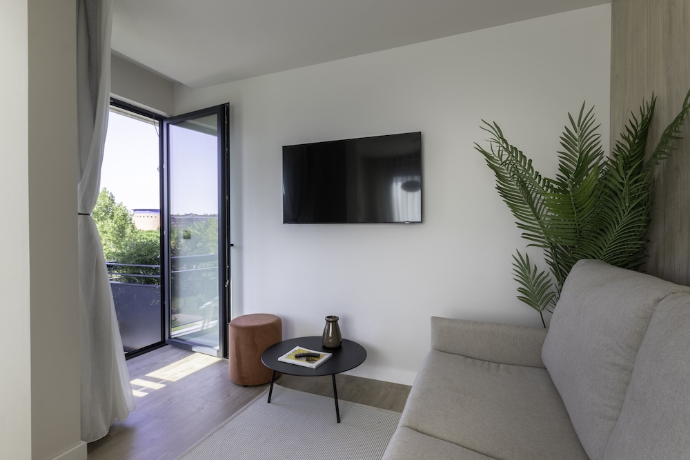 Apartment, 2 Bedrooms, Terrace - Photo 7