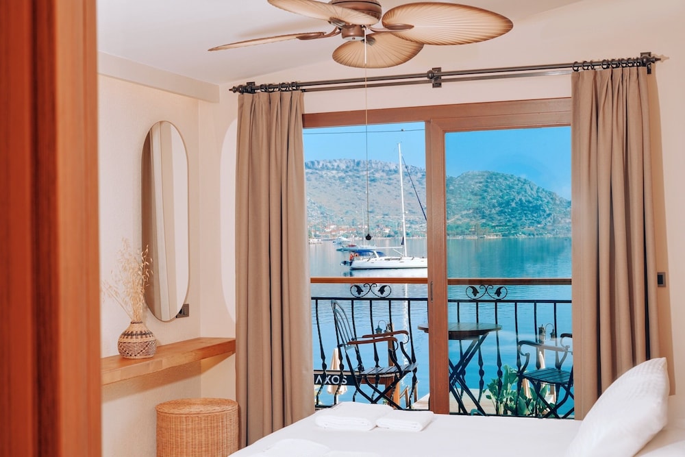 Luxury Room, 1 Queen Bed, Sea View, Beachfront