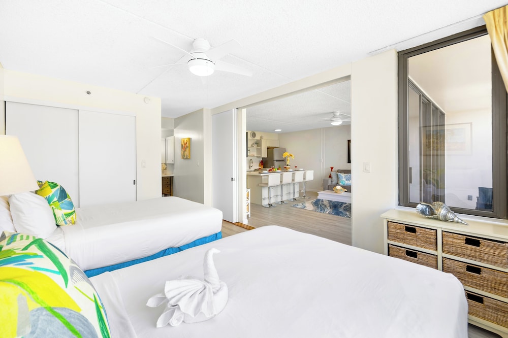 High Floor Mountain View Condo with 2 Beds and Parking: Apartment, 1 Bedroom, Air conditioning, Mountain View (0061) photo