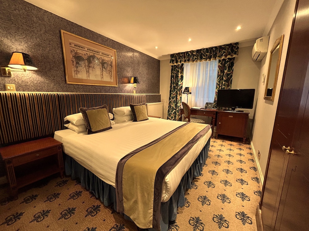 Superior Double or Twin Room (Extra Charge Added for Extra Sofa Bed) photo 3
