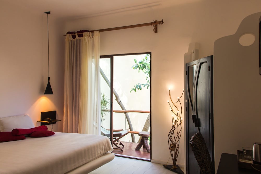 Deluxe Double Room, 1 King Bed, Pool View - Photo 3