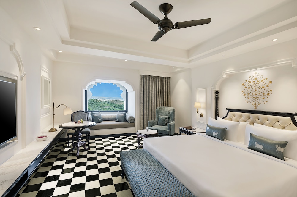 Deluxe King Room - Photo 5