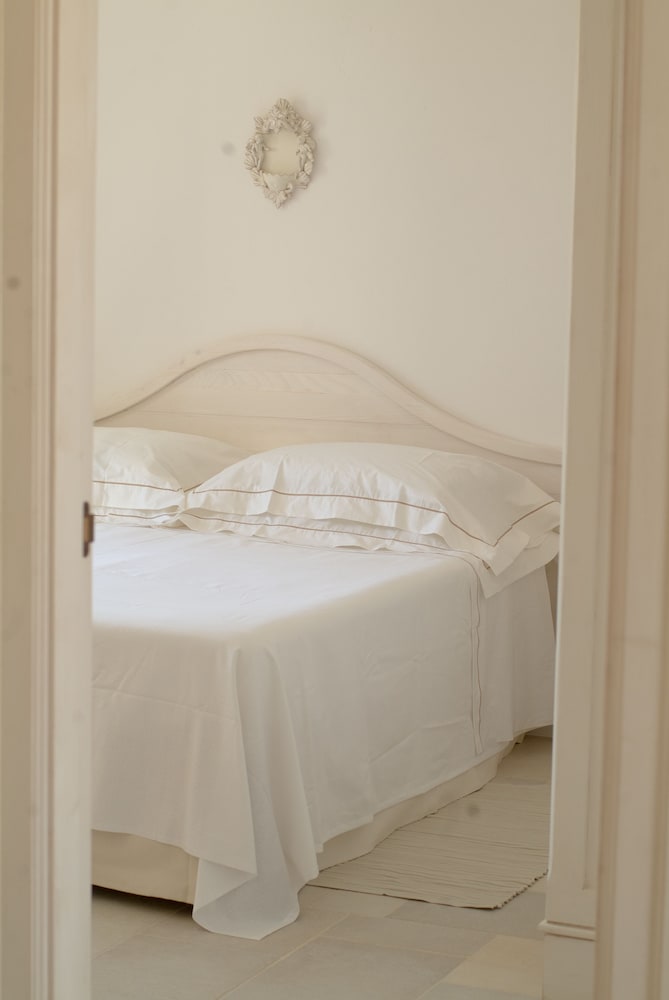 Deluxe Room (1 queen bed or 2 single beds) - Photo 2